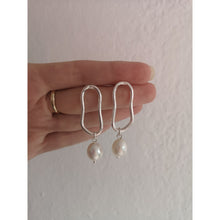 Load image into Gallery viewer, Es Vedrá Pearl Earrings in Plated Sterling Silver